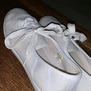 White shoes size 7